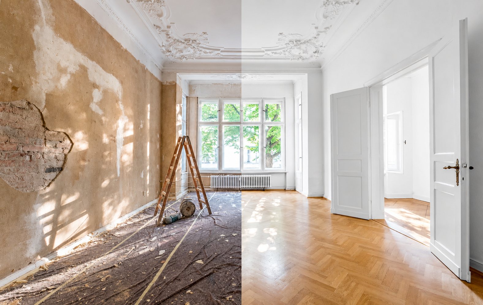 Photo comparative d'une pièce à moulures, à gauche murs abîmés et échelle sur bâche, à droite murs blancs, portes neuves et parquet en chevrons.